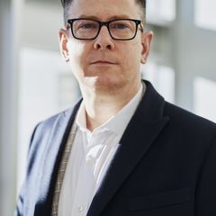 Portrait of Leonard Shaw, research editor